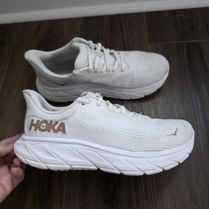 Hoka Arahi 7 Womans White Running Shoes 9D Wide